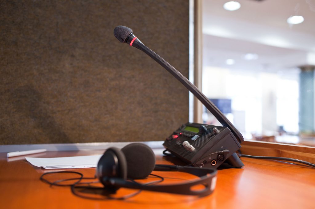 simultaneous-interpretation-equipment-rental