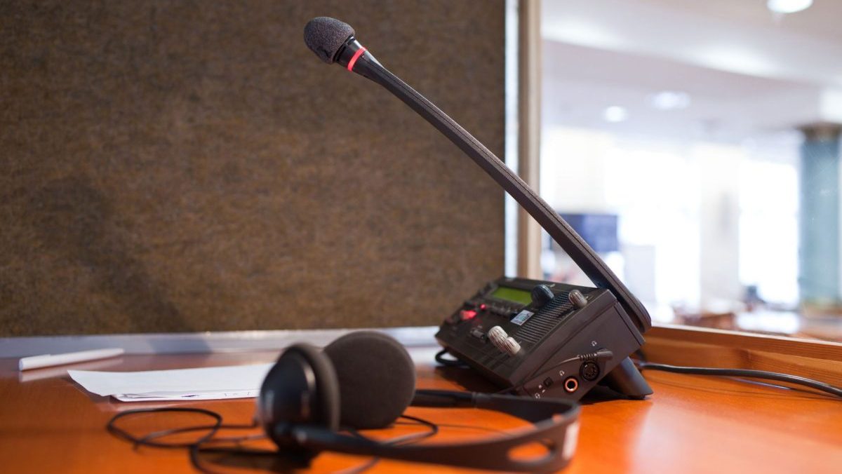 simultaneous-interpretation-equipment-rental